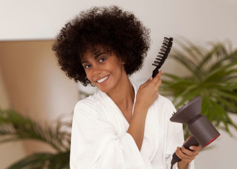 Natural Hair Straightening: Myths and Truths About DIY Methods